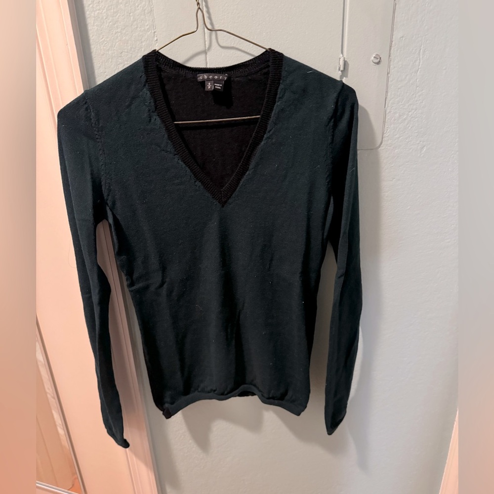 Theory 100% Wool Colorblock Green and Black V-Neck Sweater